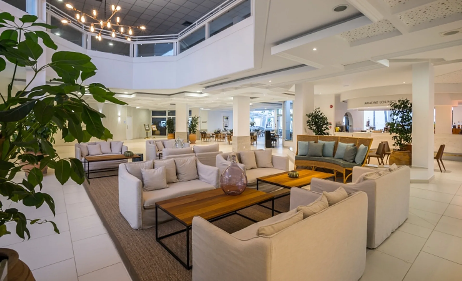 Leonardo Plaza Cypria Maris - Hotel Lobby