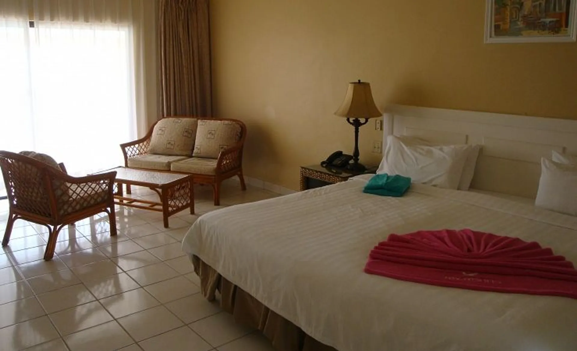 Starfish Discovery Bay - Beachfront Room