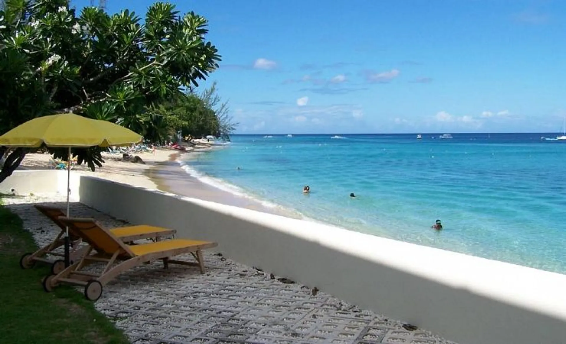 Starfish Discovery Bay - Beachfront