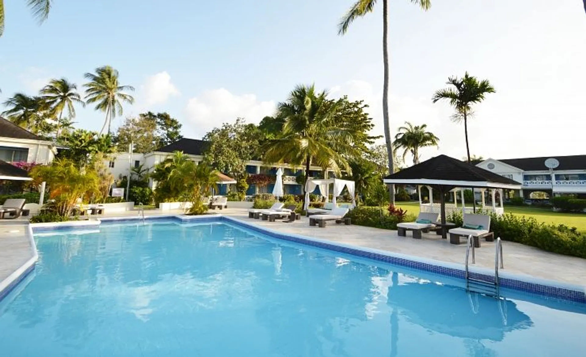 Starfish Discovery Bay - Pool View