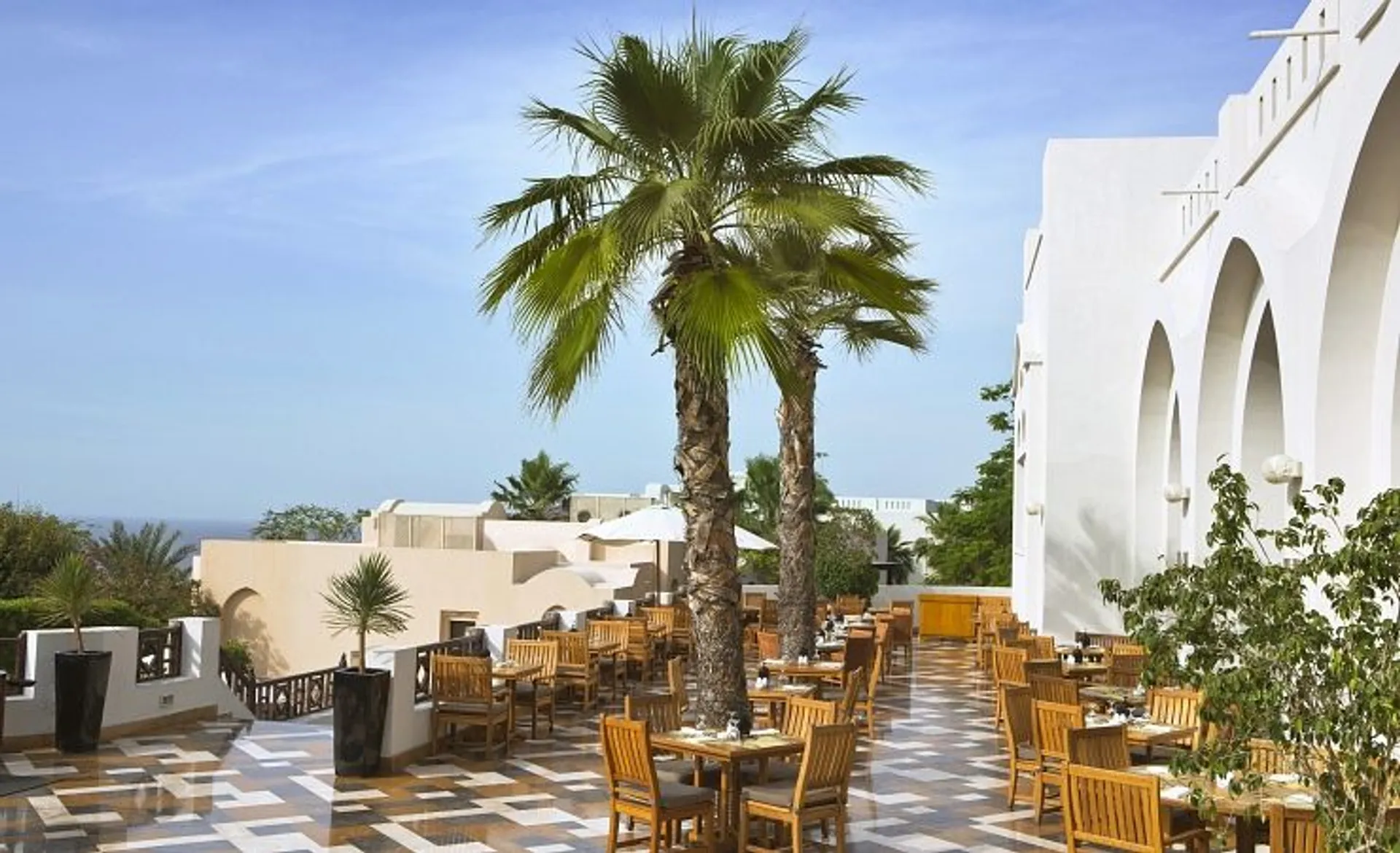 Cove Rotana Resort and Spa - Outdoor Restaurant