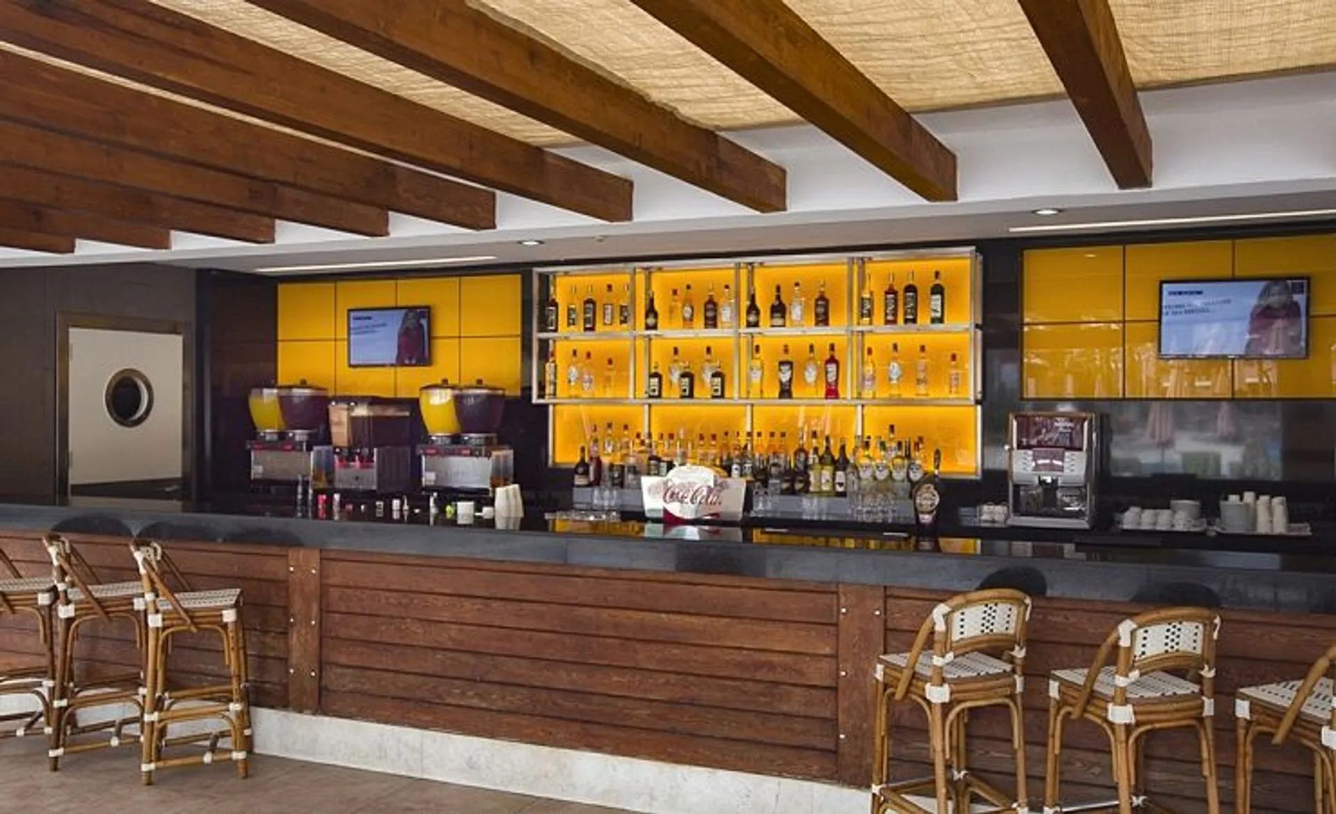 AKKA Alinda Hotel - Pool Bar