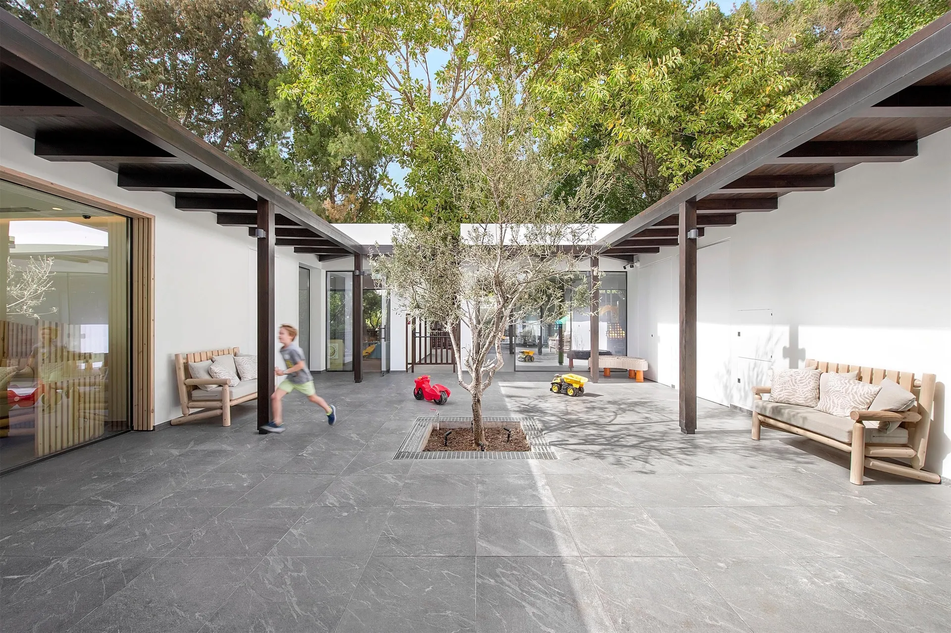Children’s play area – outdoor
