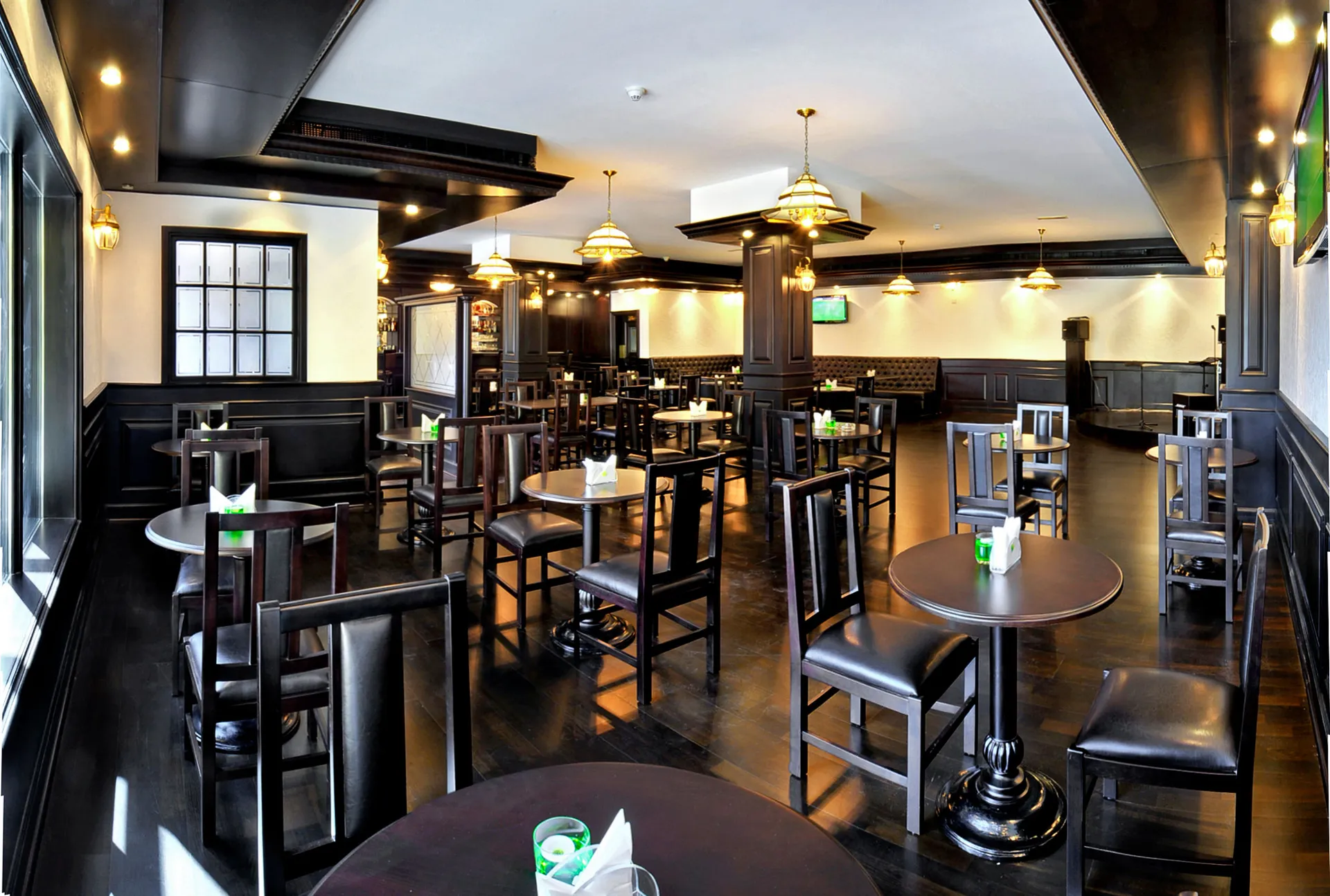 The Village English Pub - Al Hamra Village Golf and Beach Resort