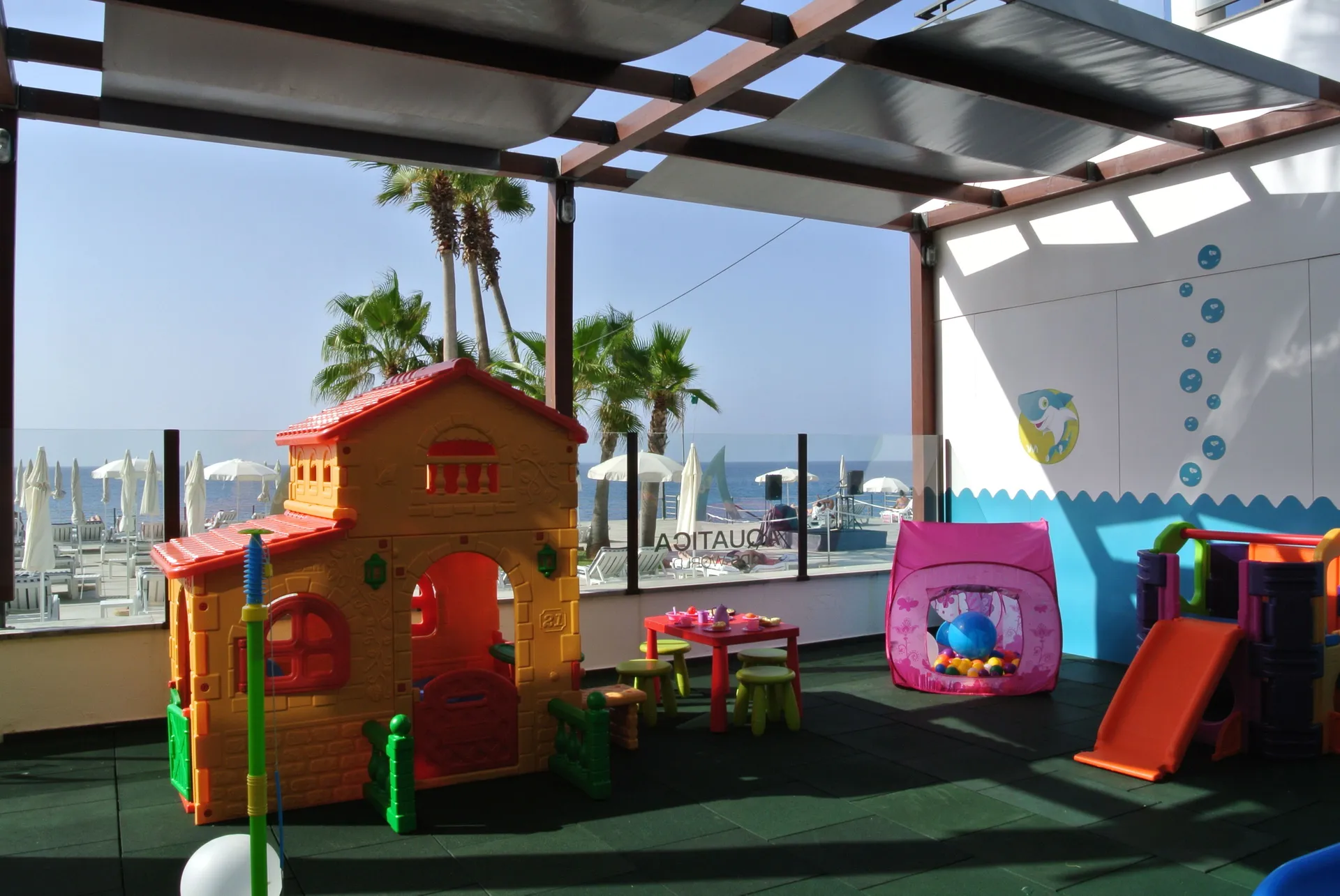 Children’s play area – outdoor