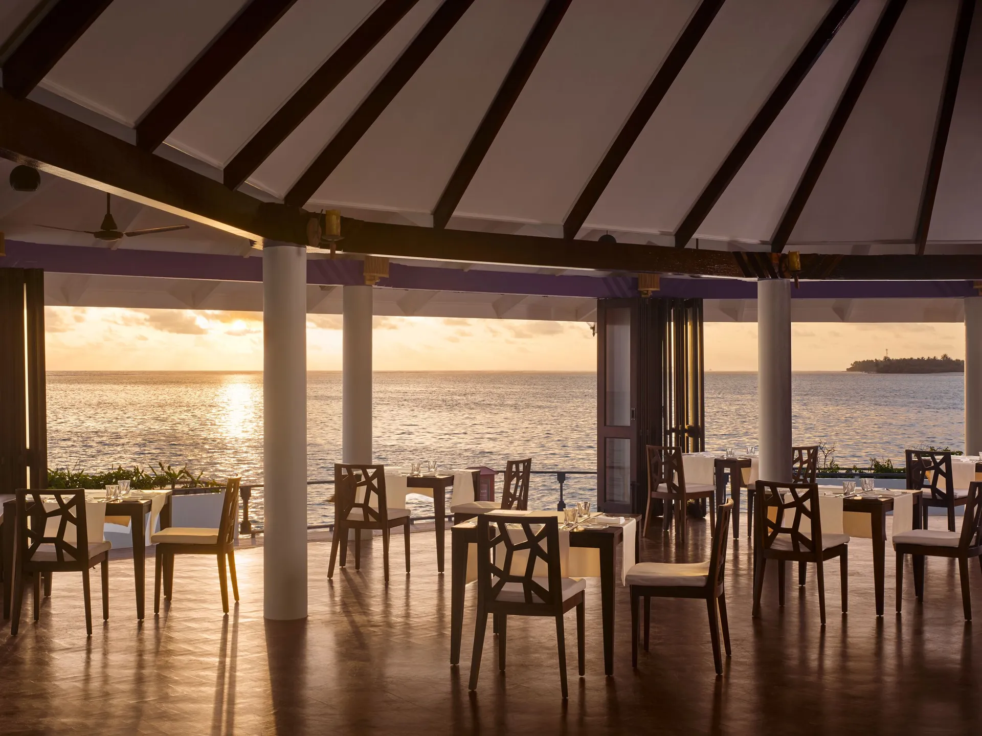 Villa Park Sun Island