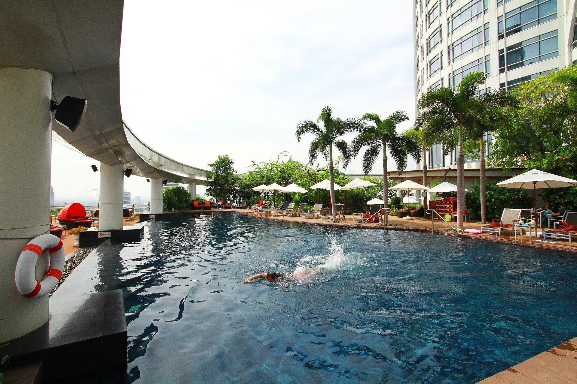 Indoor/outdoor pool