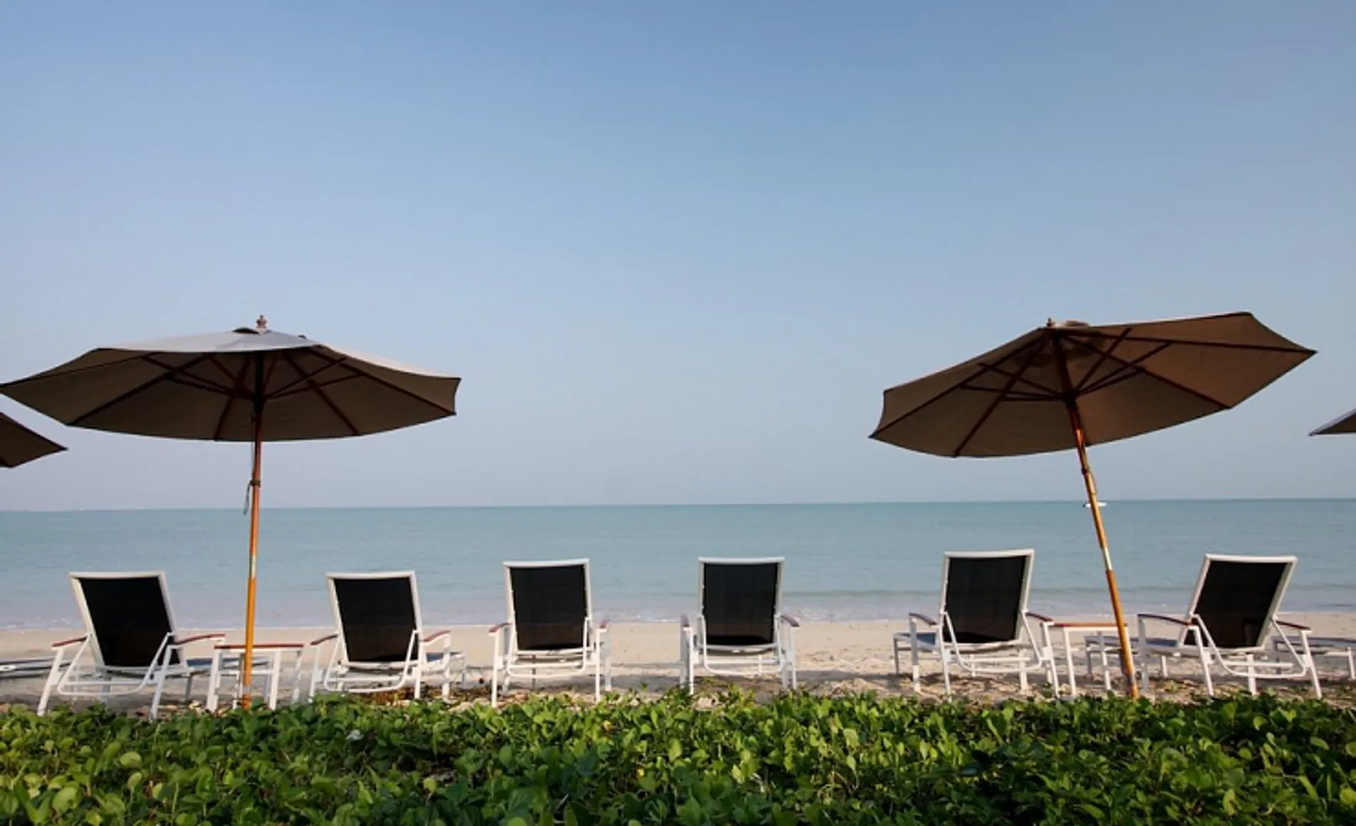 Kantary Beach Villas and Suites - Beach Sun Loungers