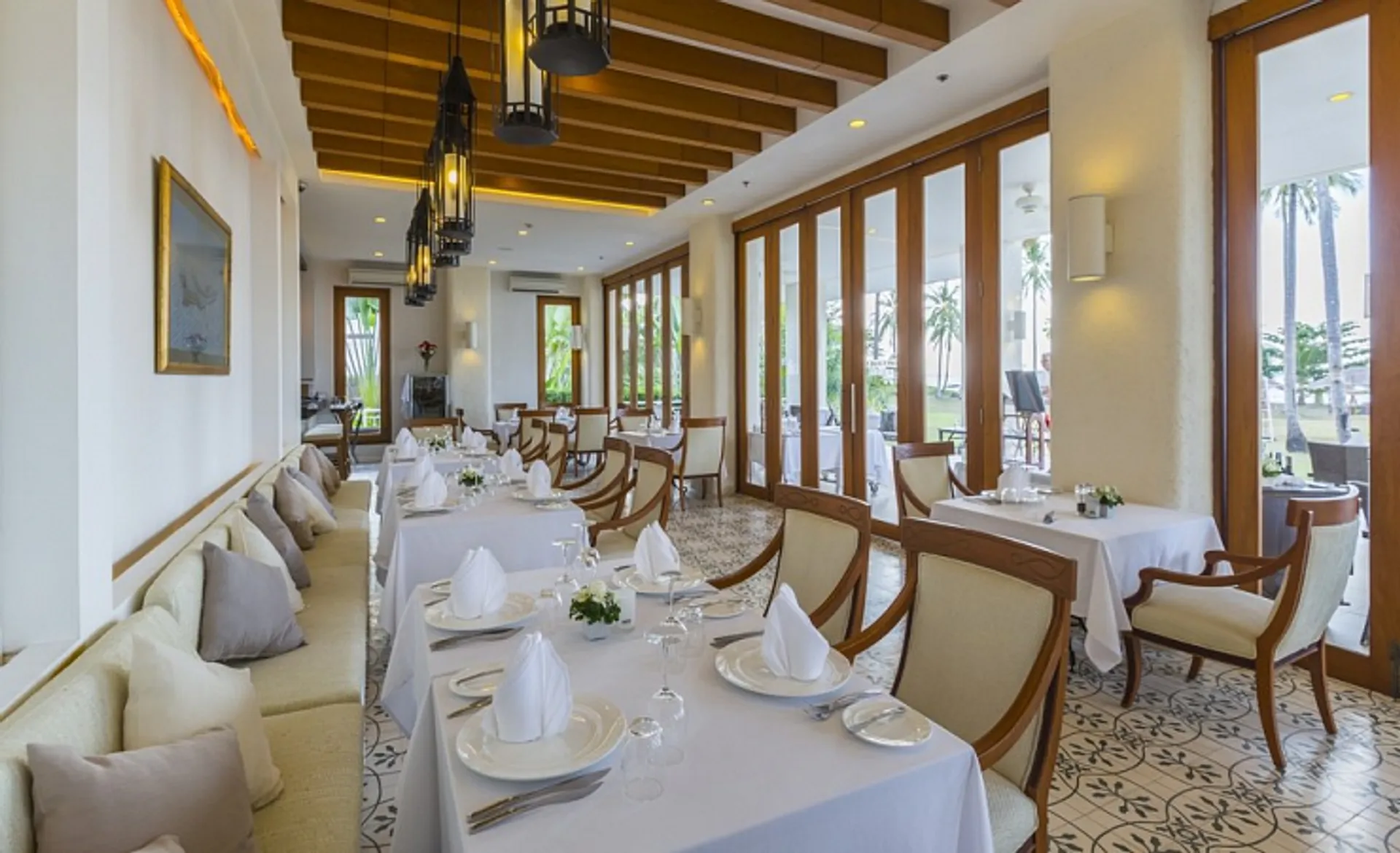 Kantary Beach Villas and Suites - Dining Area