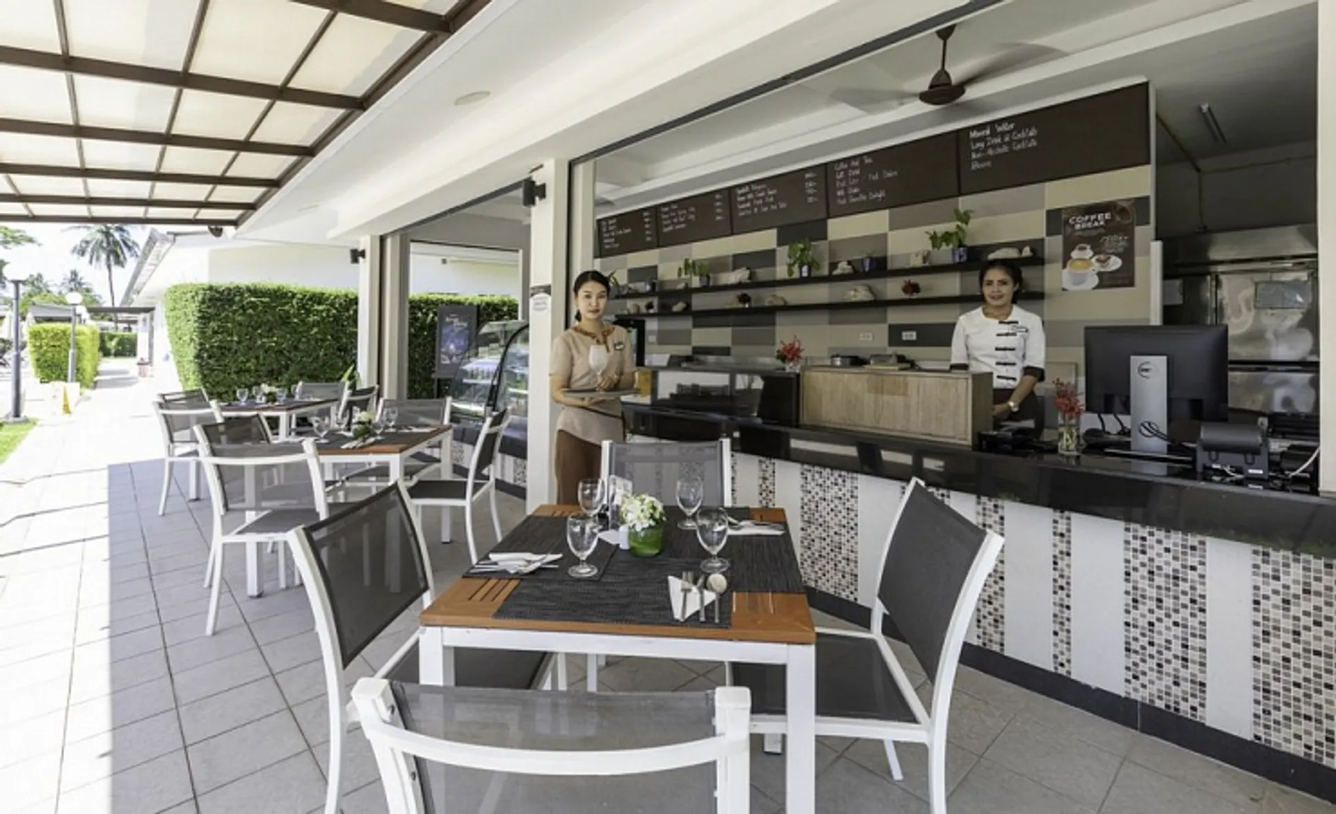 Kantary Beach Villas and Suites - Garden Cafe
