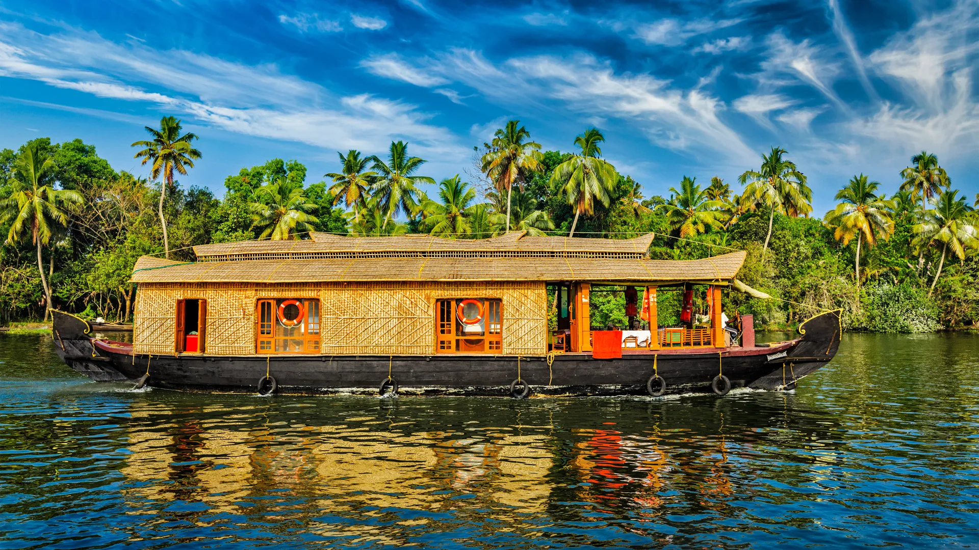 Houseboat - Treasures of Kerala 47053978_m.jpg