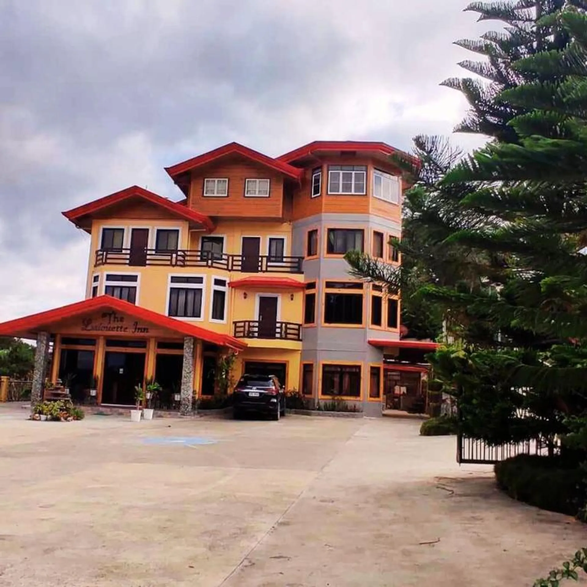 Lalouette Inn