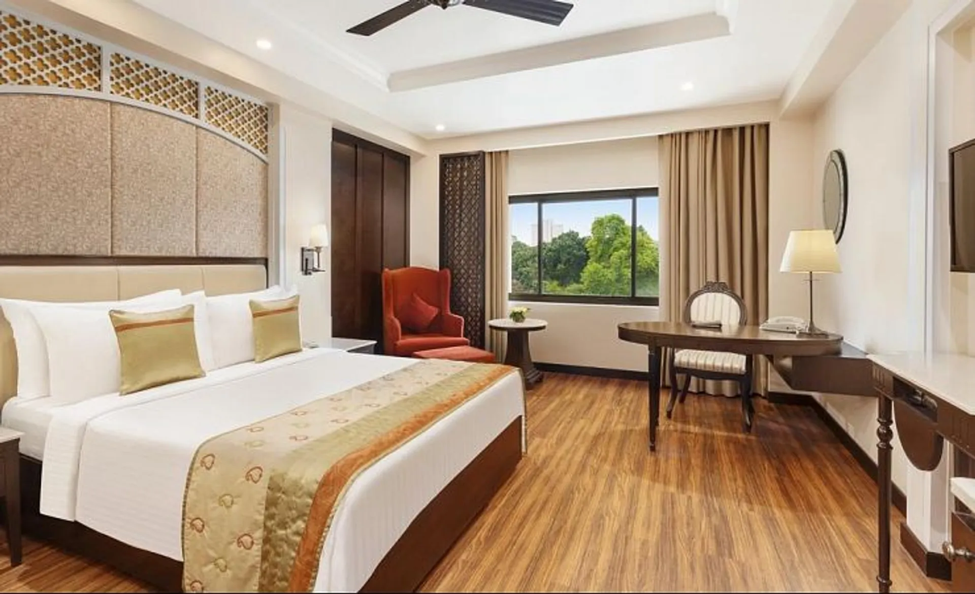 La Place Sarovar Portico