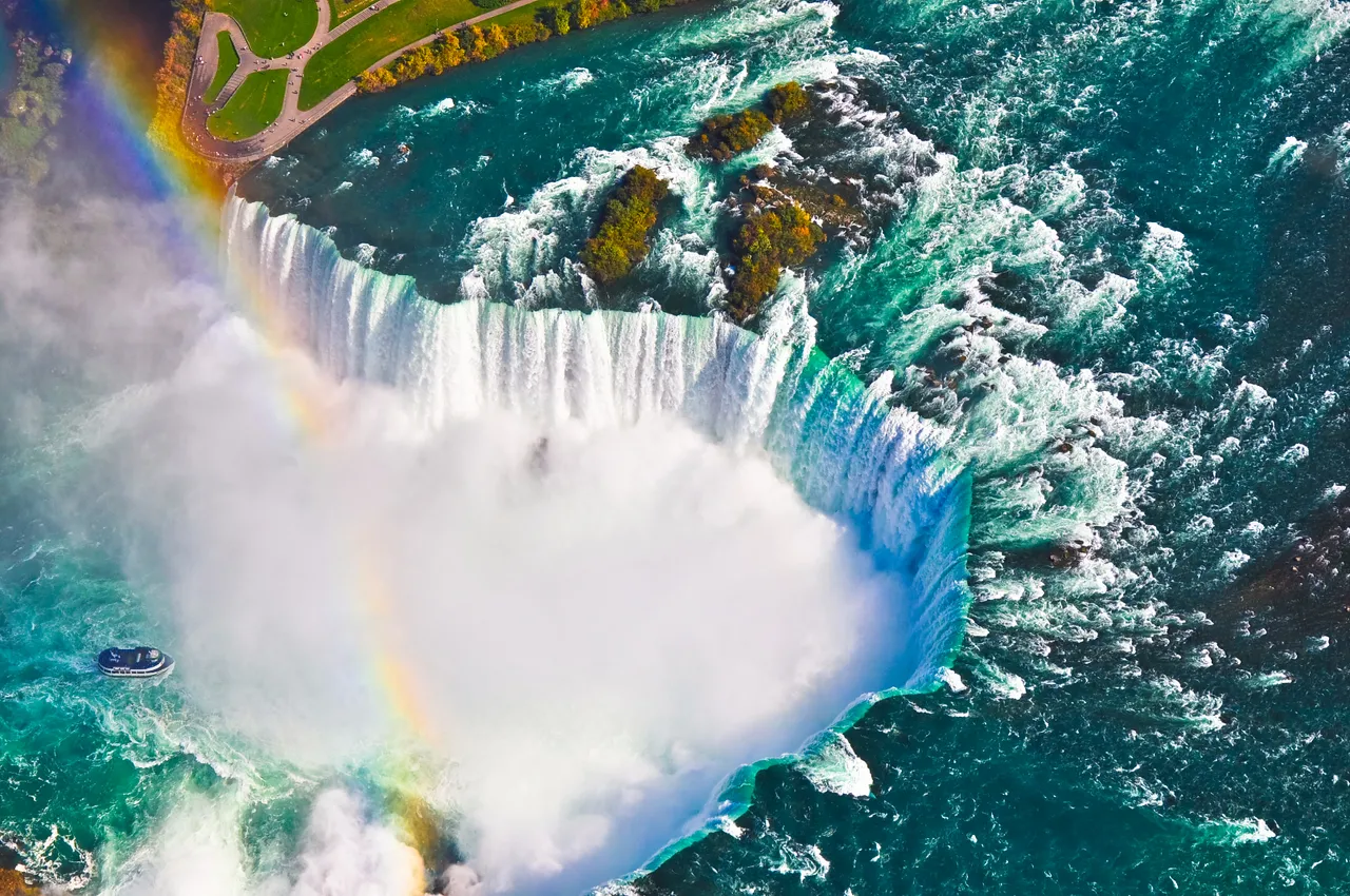 canada-s-maple-leaf-trail-canada-tours-mercury-holidays